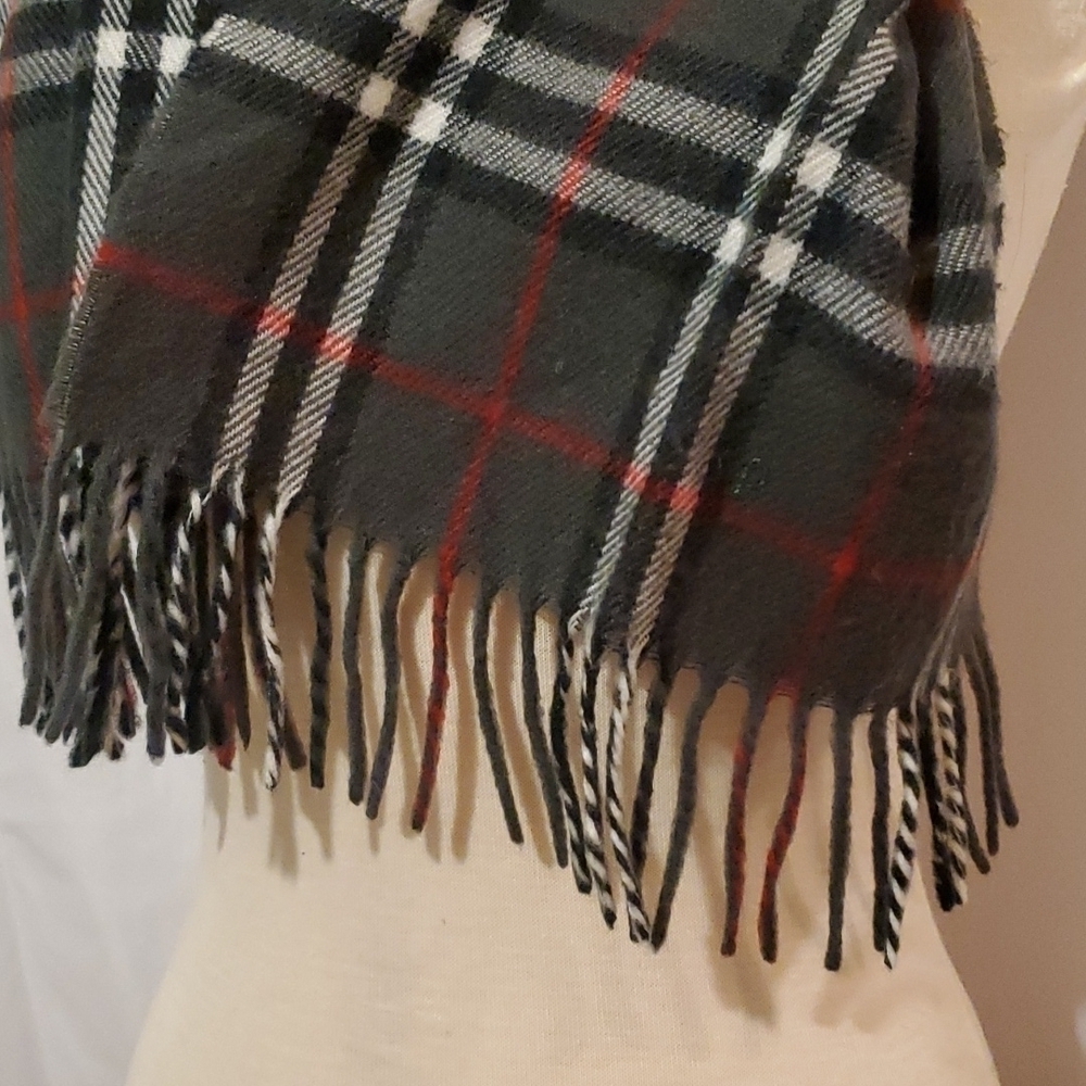 PLAID Scarf Grey, white, red, & Black - Picture 3 of 7